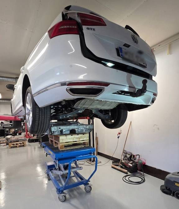 Volksvagen Passat GTE hybridiakun vaihto
