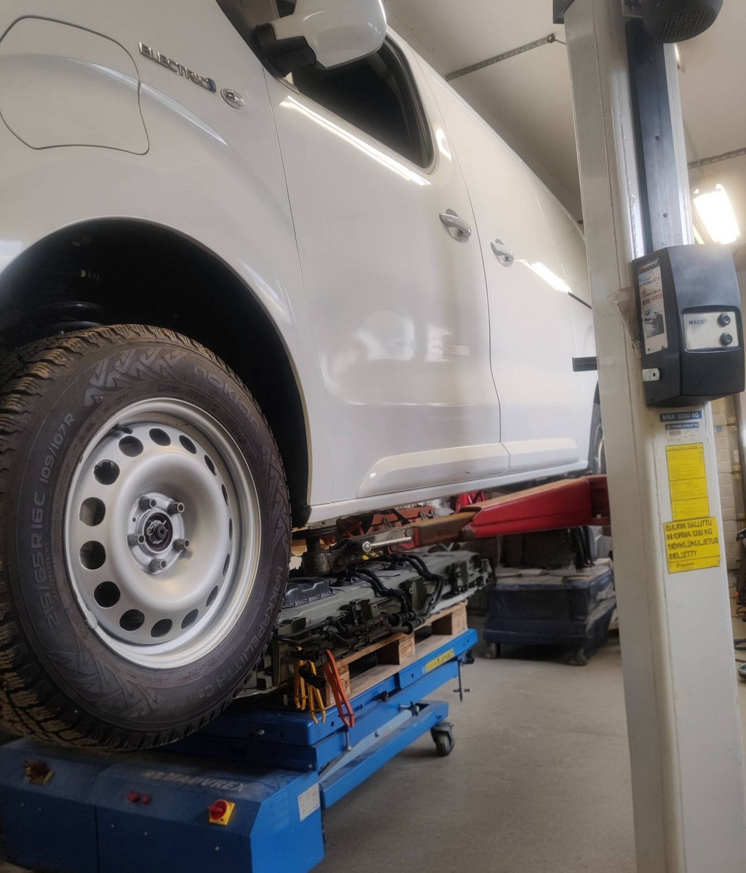 75kWh Proace ajoakku